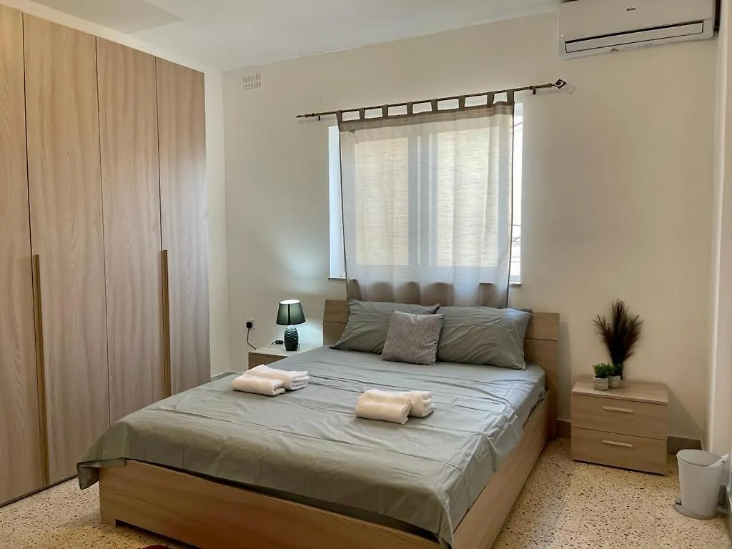 Spinola 3 Bedroom Apartment San Giuliano